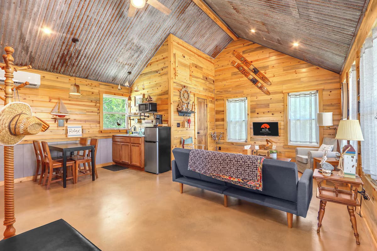 Media Leaders Retreat venue – cottage interior